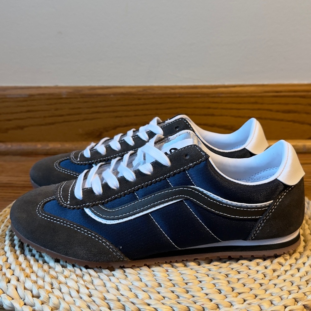 Vans Super Lowpro Sneaker (Women) US8 
Men’s US 6,5